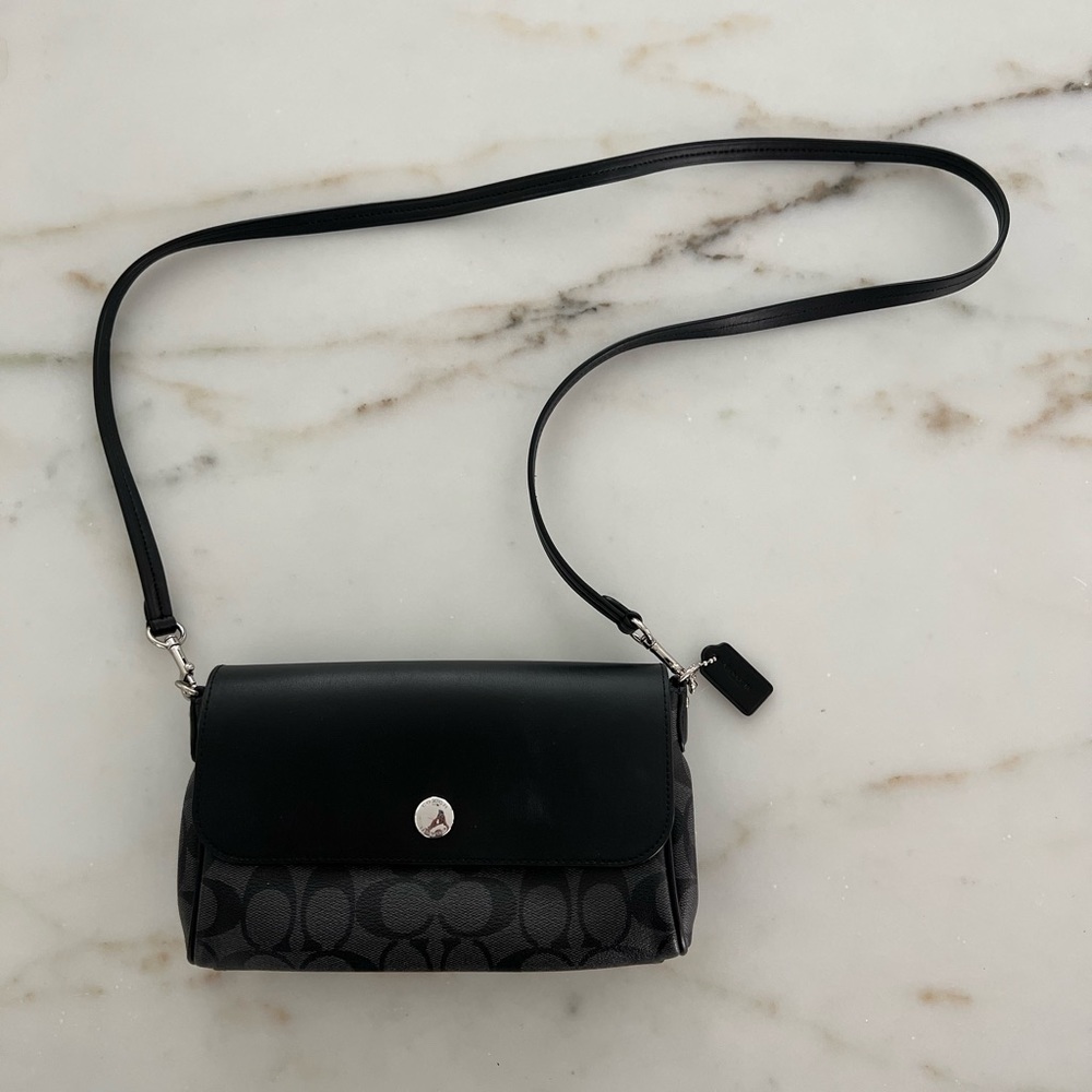 Coach Signature Crossbody (like new, reversible)
